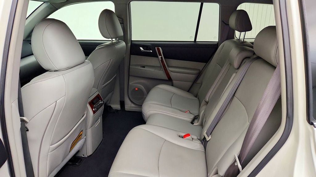 Used 2013 Toyota Highlander Limited FWD image 21
