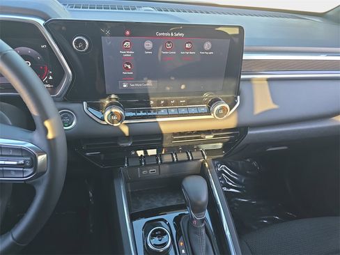 Used 2024 GMC Canyon Elevation w/ Convenience Package image 23