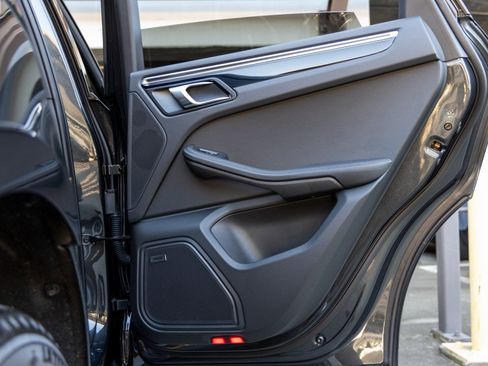 Certified 2025 Porsche Macan image 45