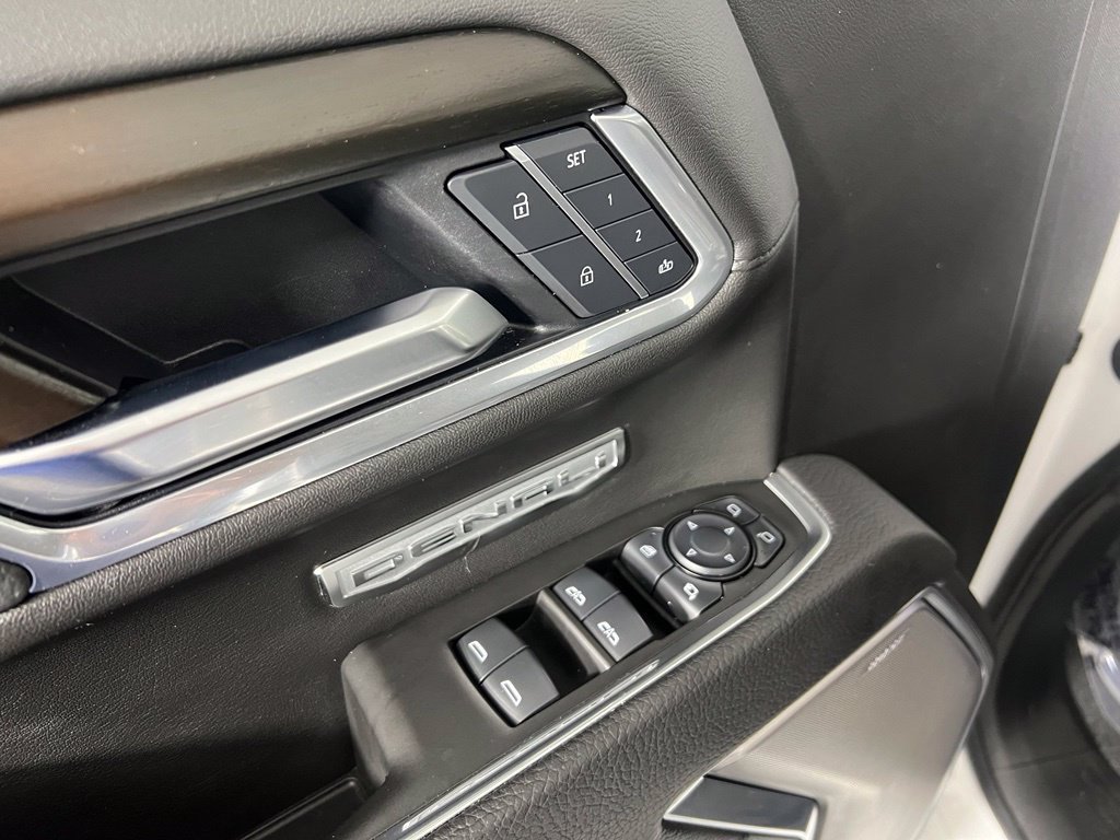 Used 2025 GMC Sierra 1500 Denali w/ Technology Package AWD/4WD image 17