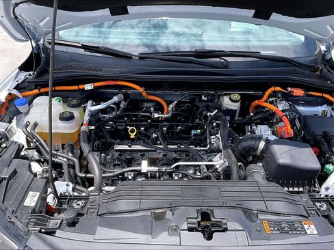 Used 2025 Ford Escape SE w/ PHEV Premium Package FWD image 9