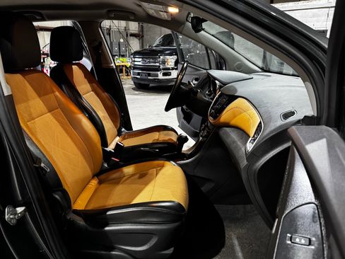 Used 2018 Chevrolet Trax LT w/ LT Convenience Package image 26