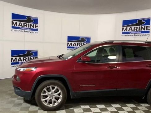 Used 2017 Jeep Cherokee Latitude w/ True North Edition AWD/4WD image 7