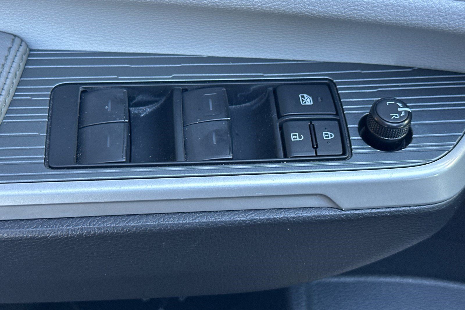 Used 2026 Toyota Sienna XLE FWD image 13