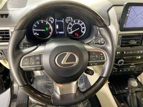 Used 2023 Lexus GX 460 Premium w/ Premium Package image 11