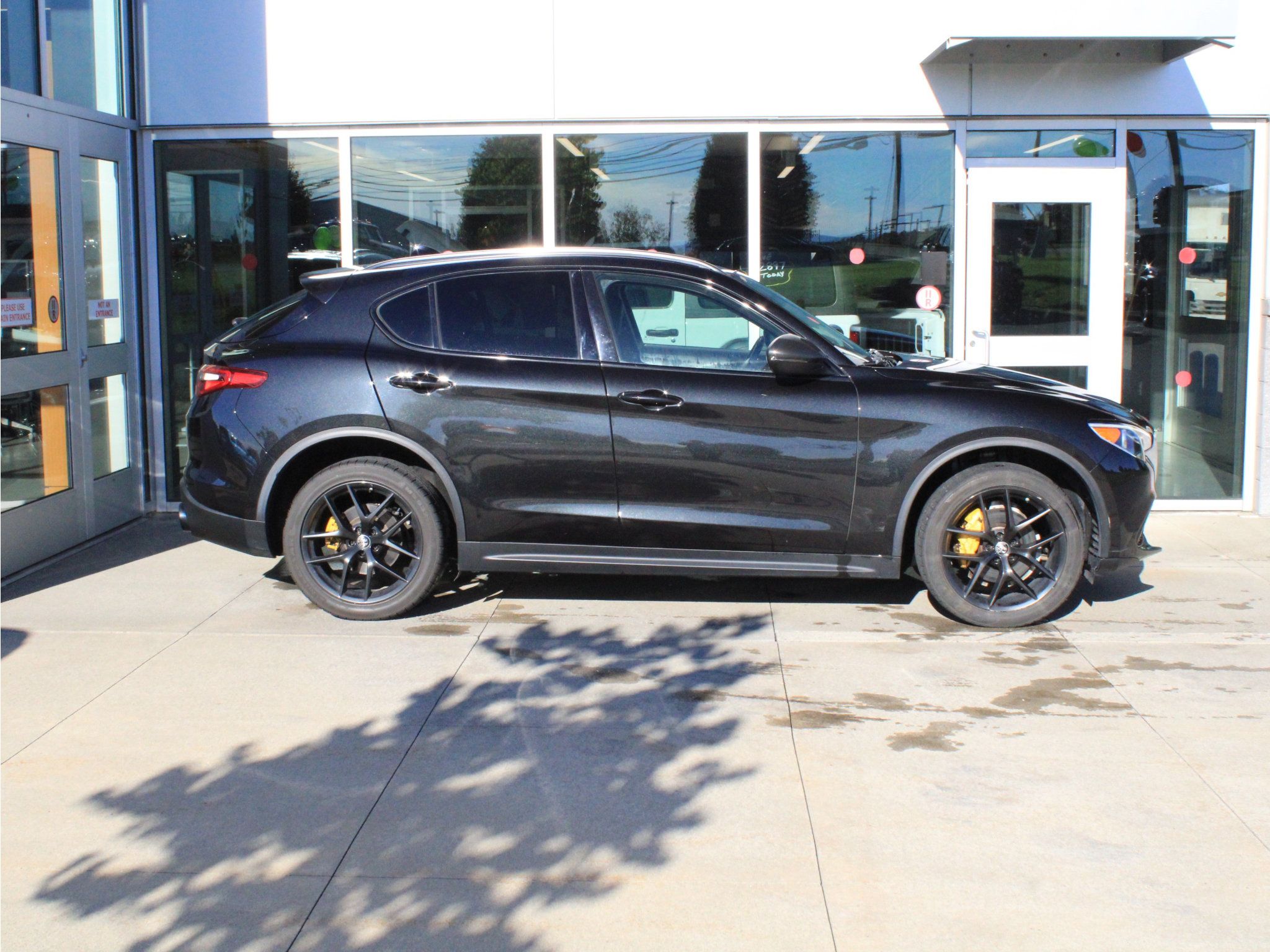 Used 2019 Alfa Romeo Stelvio AWD w/ Nero Edizione image 4