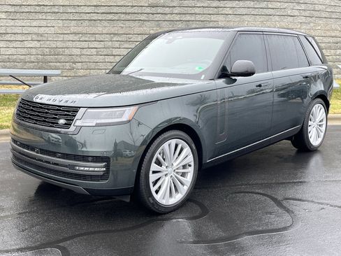 Used 2025 Land Rover Range Rover Long Wheelbase SE image 2