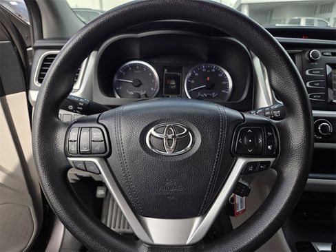 Used 2019 Toyota Highlander LE image 20