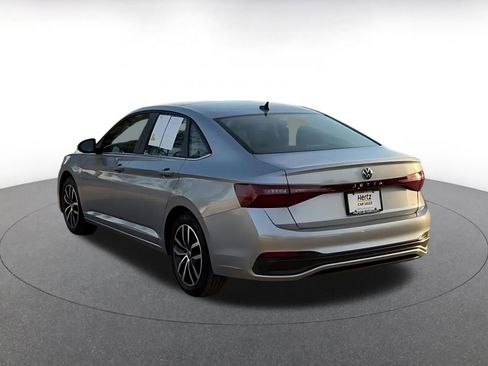 Used 2025 Volkswagen Jetta SE image 11