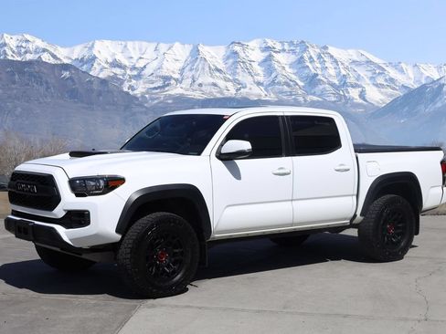 Used 2019 Toyota Tacoma TRD Pro AWD/4WD image 2