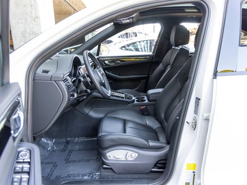 Certified 2026 Porsche Macan AWD/4WD image 31