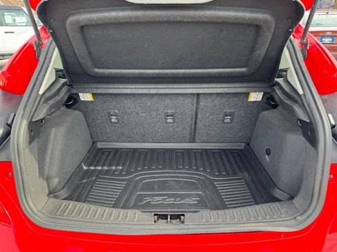 Used 2016 Ford Focus SE w/ SE Power Seat Package image 6