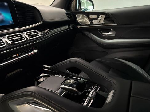 Used 2023 Mercedes-Benz Maybach GLS 600 4MATIC image 19