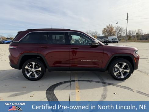 Used 2025 Jeep Grand Cherokee Limited image 3