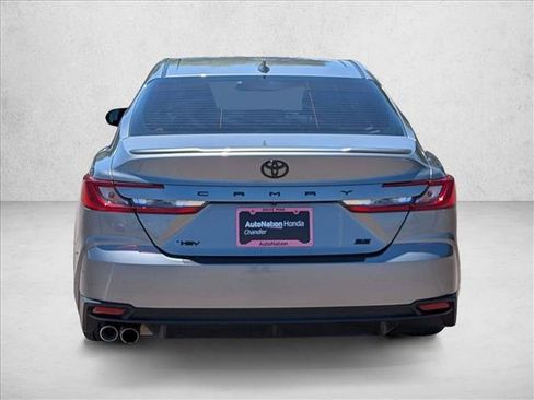 Used 2025 Toyota Camry SE FWD image 7