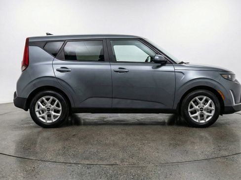 Used 2025 Kia Soul LX w/ LX Technology Package FWD image 11