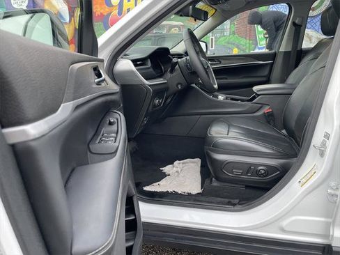 Certified 2023 Jeep Grand Cherokee Limited w/ Luxury Tech Group II image 14