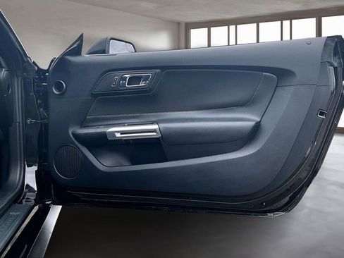 Used 2015 Ford Mustang V6 image 27