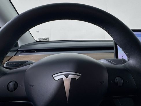 Used 2025 Tesla Model Y Long Range image 17