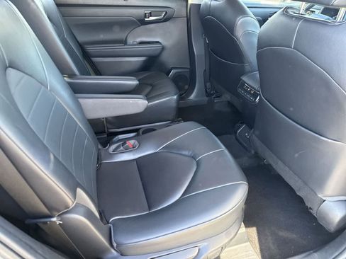 Used 2023 Toyota Highlander XLE image 14