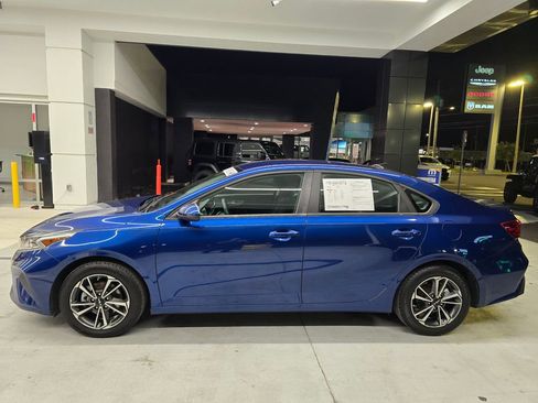 Used 2023 Kia Forte LXS FWD image 3