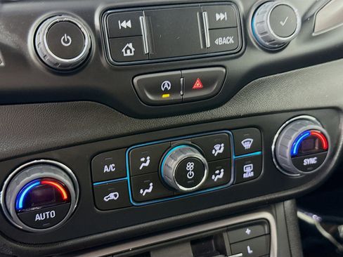 Used 2024 GMC Terrain AT4 image 17