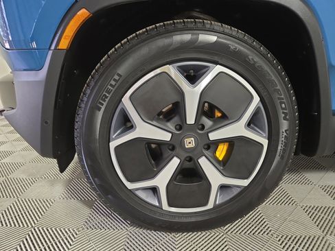 Used 2024 Rivian R1S Adventure AWD/4WD image 9