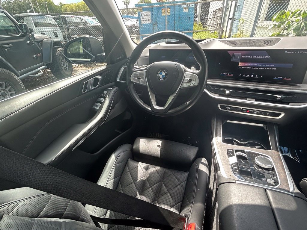 Used 2025 BMW X7 xDrive40i AWD/4WD image 9