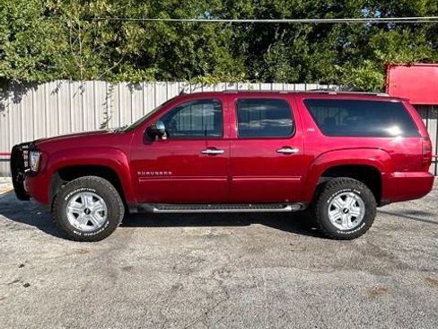Used 2010 Chevrolet Suburban LT image 5