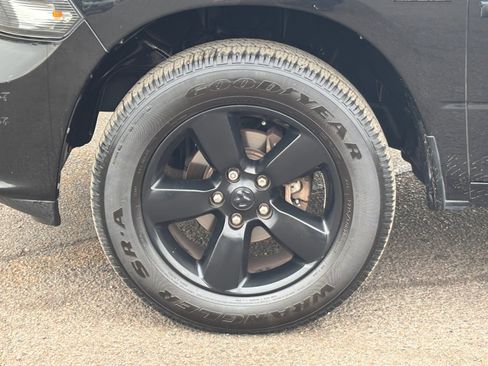 Used 2017 RAM 1500 Express w/ Black Ram 1500 Express Group image 11