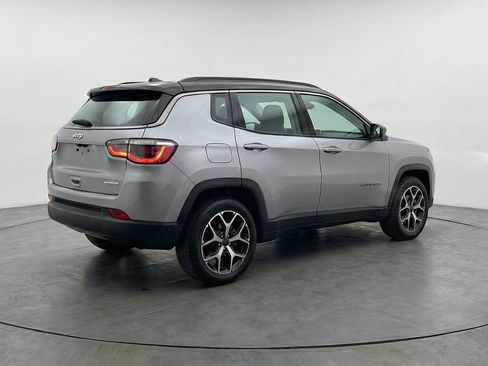 Used 2025 Jeep Compass Limited image 9