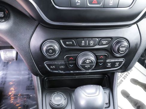 Used 2020 Jeep Cherokee Latitude Lux w/ Comfort/Convenience Group image 22