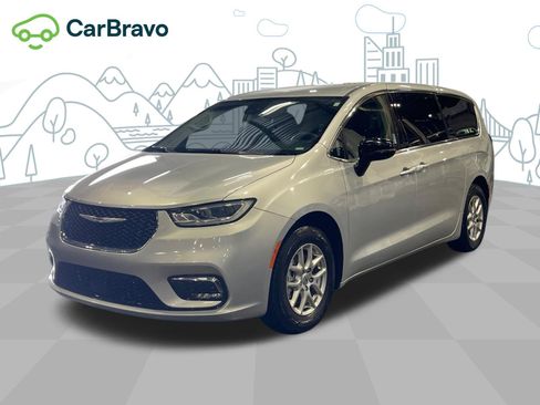 Used 2024 Chrysler Pacifica Touring-L FWD image 17