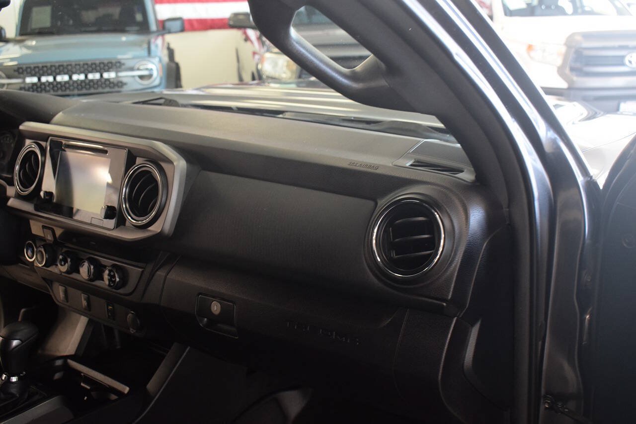 Used 2017 Toyota Tacoma TRD Sport w/ Tow Package (A/T) AWD/4WD image 31