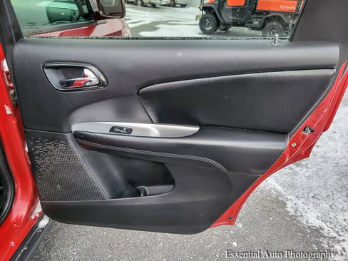 Used 2018 Dodge Journey SE image 28