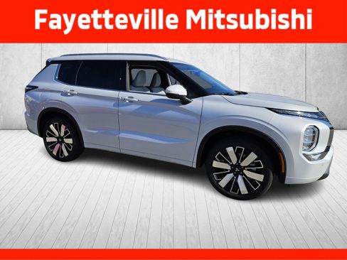 New 2026 Mitsubishi Outlander SEL image 1