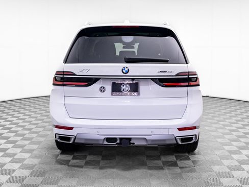 Used 2025 BMW X7 xDrive40i w/ Premium Package AWD/4WD image 4