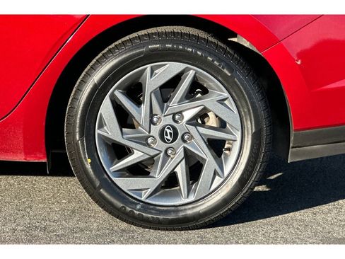 Used 2024 Hyundai Elantra SEL image 31