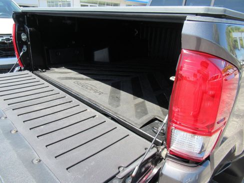 Used 2016 Toyota Tacoma TRD Sport w/ Towing Package AWD/4WD image 10