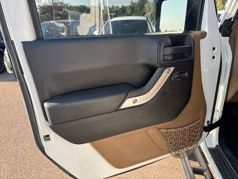 Used 2013 Jeep Wrangler Unlimited Sahara w/ Connectivity Group AWD/4WD image 17
