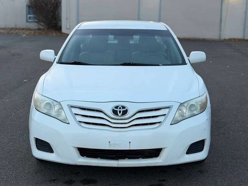 Used 2011 Toyota Camry LE image 10