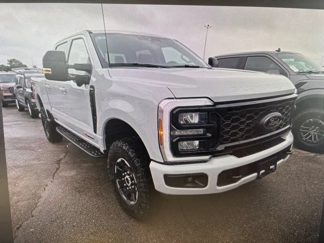 Used 2026 Ford F350 Lariat w/ Tremor Off-Road Package AWD/4WD image 5