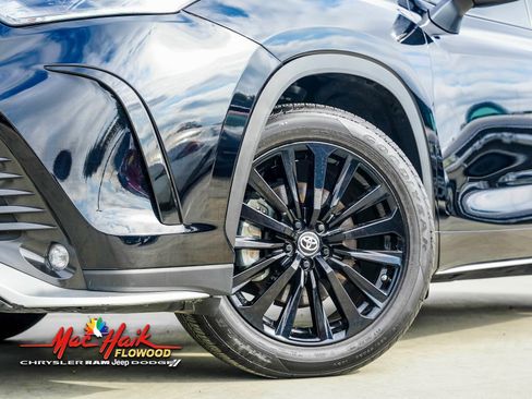 Used 2024 Toyota Highlander XSE image 2