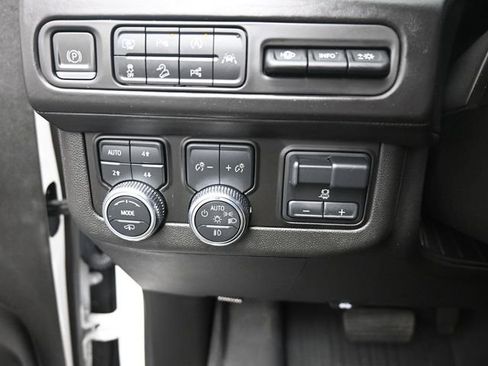 Used 2023 GMC Yukon Denali Ultimate AWD/4WD image 16