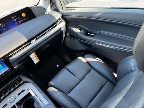 New 2025 Lincoln Navigator L Reserve image 11