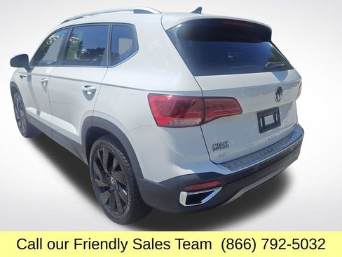 Used 2024 Volkswagen Taos SE w/ Black Wheel Plus Package AWD/4WD image 3