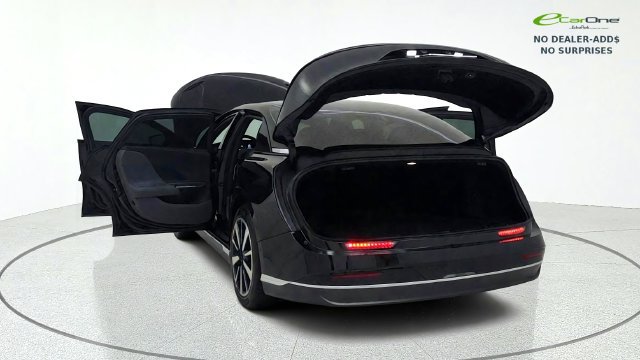 Used 2024 Lucid Air Pure RWD image 17