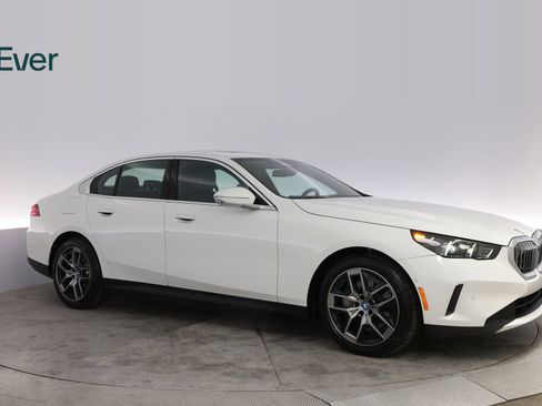 Used 2024 BMW i5 eDrive40i w/ Premium Package RWD image 14