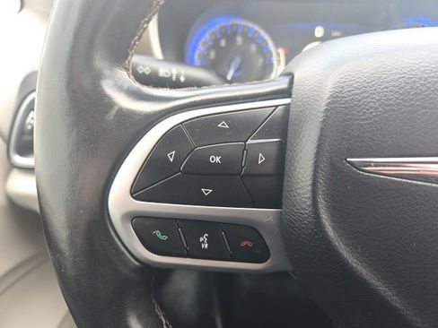 Used 2018 Chrysler Pacifica Touring-L Plus w/ Tire & Wheel Group image 21