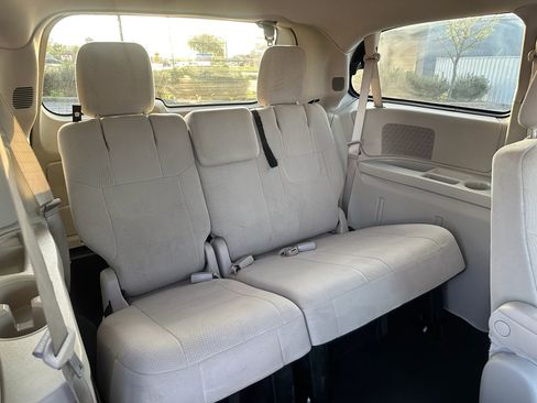 Used 2012 Dodge Grand Caravan SE image 14
